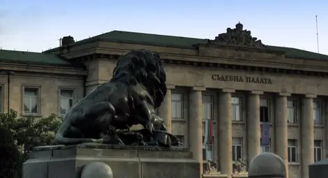 Съдия Димитров от Окръжен съд &ndash; Русе и деветокласници от Английската гимназия дискутираха темата за хулиганските прояви