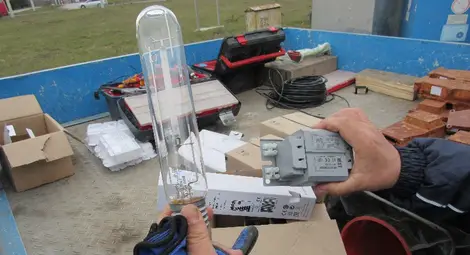 Три екипа от "Комунални дейности" възстановяват осветлението по основните улици в Русе