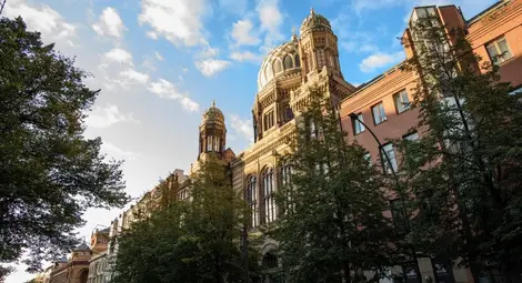 Двама убити при стрелба до синагога в германския град Хале