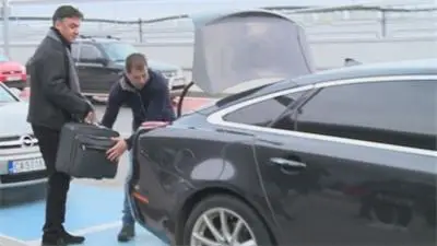 И колата на Боби Михайлов паркирана на място за инвалиди