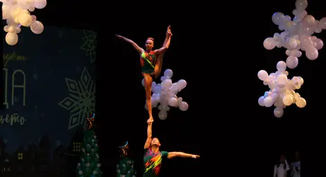 Вълшебна феерия от танци и музика плени публиката на спектакъла &bdquo;С Коледа в сърцето&ldquo; в Доходното здание /галерия/