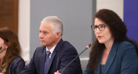 В Министерския съвет се проведе брифинг на вицепремиера Калина Константинова и председателя на ДАНС Пламен Тончев.
