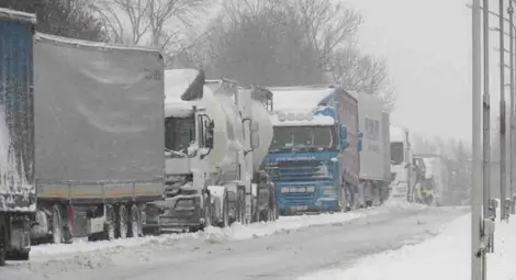 Спират в съседни области трафика към Русе при тежка зима