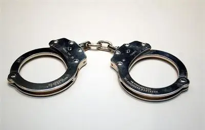 Сръбски полицай ограби сириец и се самоуби