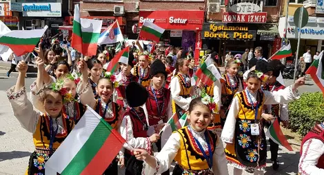 &bdquo;Русчуклийче&ldquo; обра овациите на грандиозен  фолклорен фестивал в турския град Измит