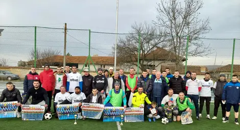 Коледен футболен турнир събра осем отбора в Долна Студена