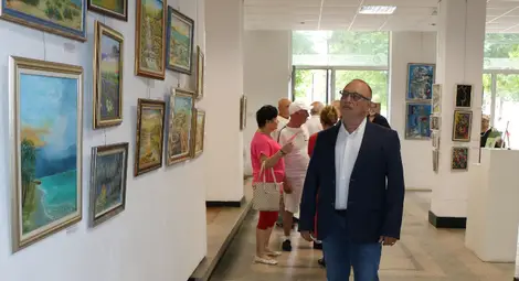 Изложба събира различните лица на лятото в галерията на „Борисова“ 6 в Русе Изложба събира различните лица на лятото в галерията на „Борисова“ 6 в Русе