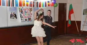 Танци и песни на десет езика огласиха аулата на университета