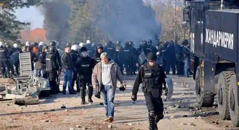 Безпрецедентен бунт на мигрантите в Харманли