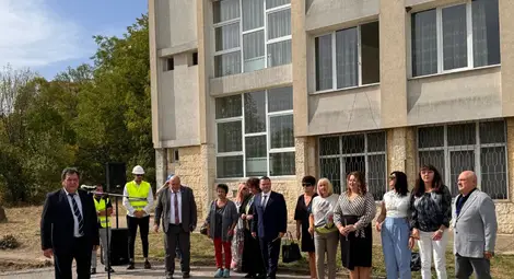 Направена бе първа копка на изграждането на физкултурен салон и топла връзка към ОУ „Никола Обретенов“ в Русе Направена бе първа копка на изграждането на физкултурен салон и топла връзка към ОУ „Никола Обретенов“ в Русе