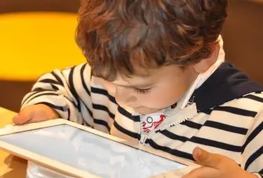 Страсбург налага на социалните мрежи по-строги правила за защита на децата