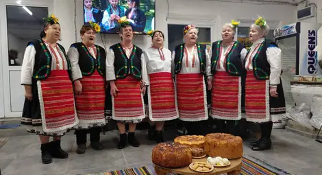 В Малко Враново отбелязаха Сирни Заговезни с „хамкане“, ритуален огън и даване на прошка В Малко Враново отбелязаха Сирни Заговезни с „хамкане“, ритуален огън и даване на прошка