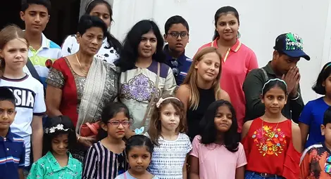 9-годишната Петя пътува до Индия, за да си вземе наградата за рисунка