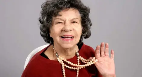 Стоянка Мутафова: Добре съм, продължавам да играя