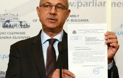 Антон Тодоров намекна за 5 млн. поощрение за Радев, за да е за "Грипен"