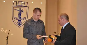 Абитуриентът Даниел Любенов  получи голямата Ботевска награда