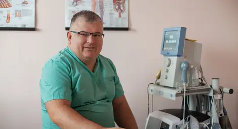 Кинезитерапевтът Теодор Вълков пред Дир.бг: Колкото по-удобен е столът, толкова е по-зле за гръбнака