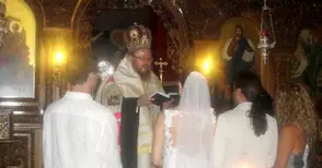 Владиката Наум венчал българка и грък в Атина