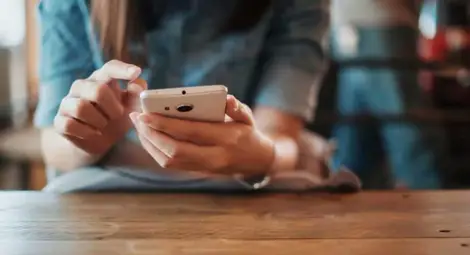 Пристрастяването към телефоните се увеличава