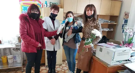 Най-младата баба в Долна Студена с грамота да гледа внуци и да слуша снахата