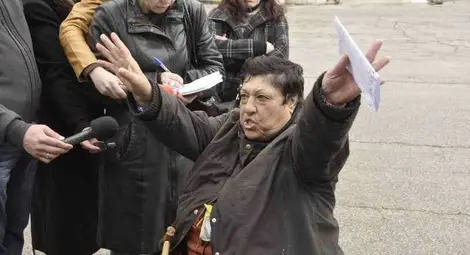 Ужилена със скрита ипотека жена: Ще скоча от 11 етаж!