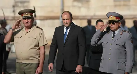 Румен Радев предлага обединение на двата антикорупционни проектозакона Румен Радев предлага обединение на двата антикорупционни проектозакона