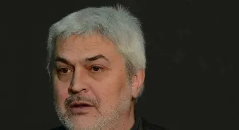 Орлин Дяков раздаде коледни премии в театъра Орлин Дяков раздаде коледни премии в театъра