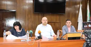 Маските се връщат от днес в болници,  аптеки и в градския транспорт