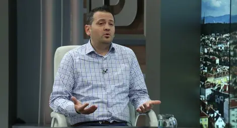 Не очаквах такова развитие на нещата. В повечето ми снимки има хумористичен елемент. Сега, през призмата на времето, смятам, че тази снимка е много неподходяща и не отразява моята същност, каза Тенев