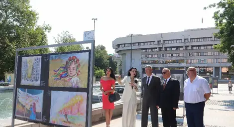 Посланикът на Украйна получи помощ за страната си от Русе Посланикът на Украйна получи помощ за страната си от Русе