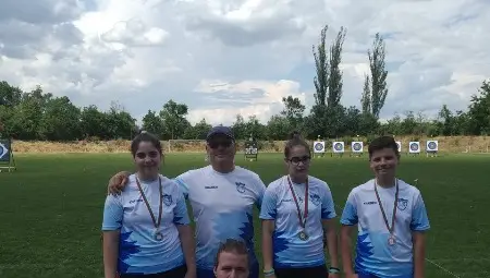 Пианисти от &bdquo;Джамбо&ldquo; с медали на турнир по стрелба с лък