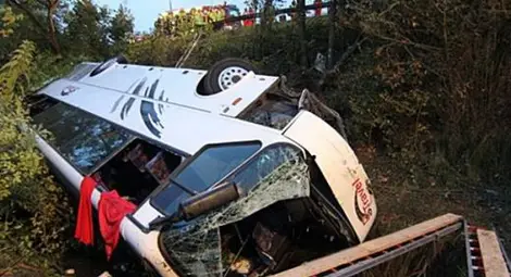 Зверска катастрофа: Автобус с български работници се обърна в Германия, 34 са ранени