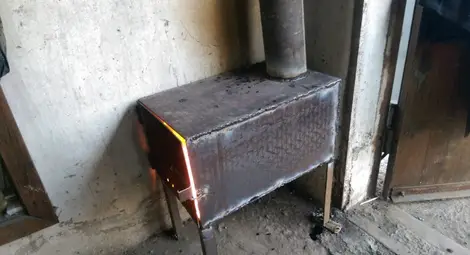 Дете на годинка си изгори ръцете на печка