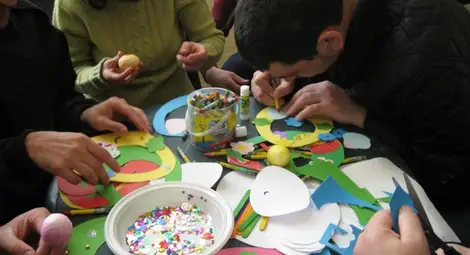 Инфоцентърът на Мария Габриел в Русе се превърна във великденска работилница