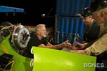 Чукването с юмрук по-хигиенично от ръкостискането