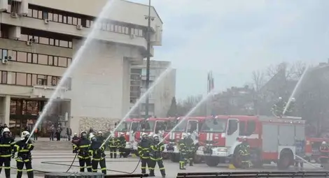 Чип в униформата пази пожарникарите