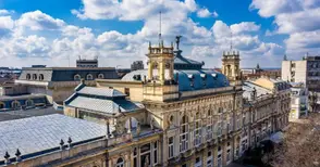 Нов триетажен корпус на Доходното вдигат над подземния паркинг