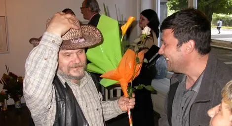 Господ внезапно повика Пламен Монев  - сигурно спешно му трябва художник