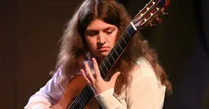 Елиза Борисова: Дръжте мечтите си близо, но смисъла в тях - още по-близо