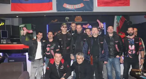 Рокери от Русе гостуваха на рождения ден на водача на Вълците на Путин