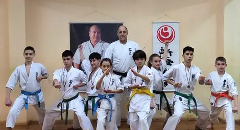 Титла, сребро и два бронза за каратистите на Калинов