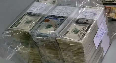 Задържаха украинци с 6500 фалшиви долара