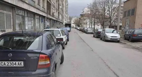 Зам.-кметът Свилен Иванов готов на отстъпки за паркирането по &bdquo;Борисова&ldquo;