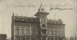 Три езика и калиграфия учели децата в Мъжкото католическо училище на епископ Агосто