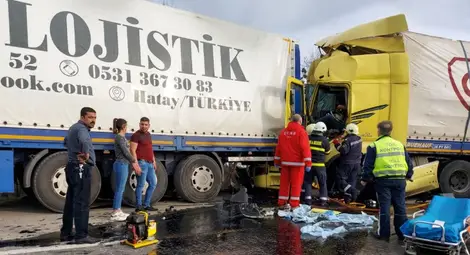 Тираджия с премазан крак след удар в камиона на спрял колега Тираджия с премазан крак след удар в камиона на спрял колега