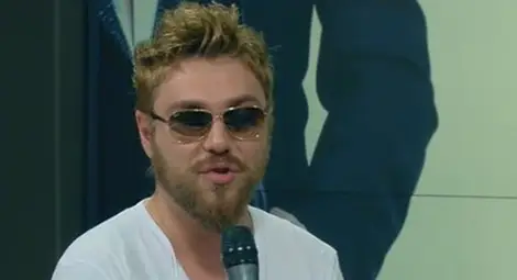 Миро пял &bdquo;Ох, яж бананите&rdquo; в казармата с Рачков