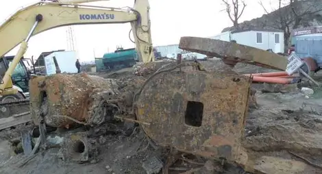 Две парни машини "изплуваха" от Струма край Петрич /галерия/