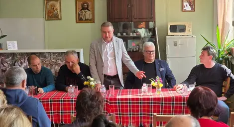 Смесената приемна на депутата от ГЕРБ Николай Братованов и общински съветници от партията, на която жители на Басарбово са поставили въпросите си.