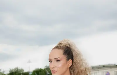 Мила Роберт представи &bdquo;Дай му&ldquo; с гръм и трясък