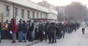 Роботещи зад граница извиха опашки за PCR тестове